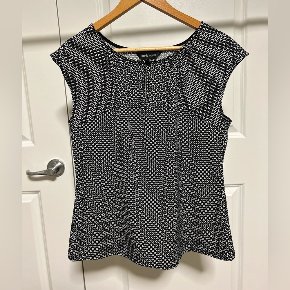 Brody Myles Black and White Patterned Short-Sleeve Blouse